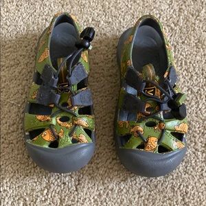 Keen baby shoes. US 6. GUC